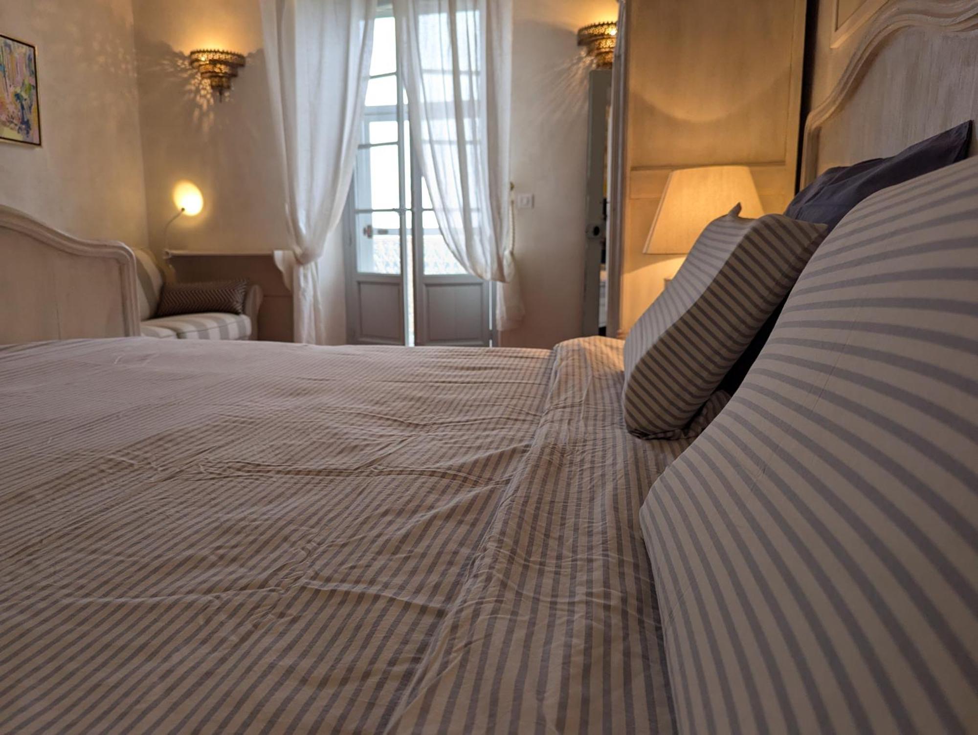 Les Chapeliers Bed & Breakfast Claviers Екстериор снимка