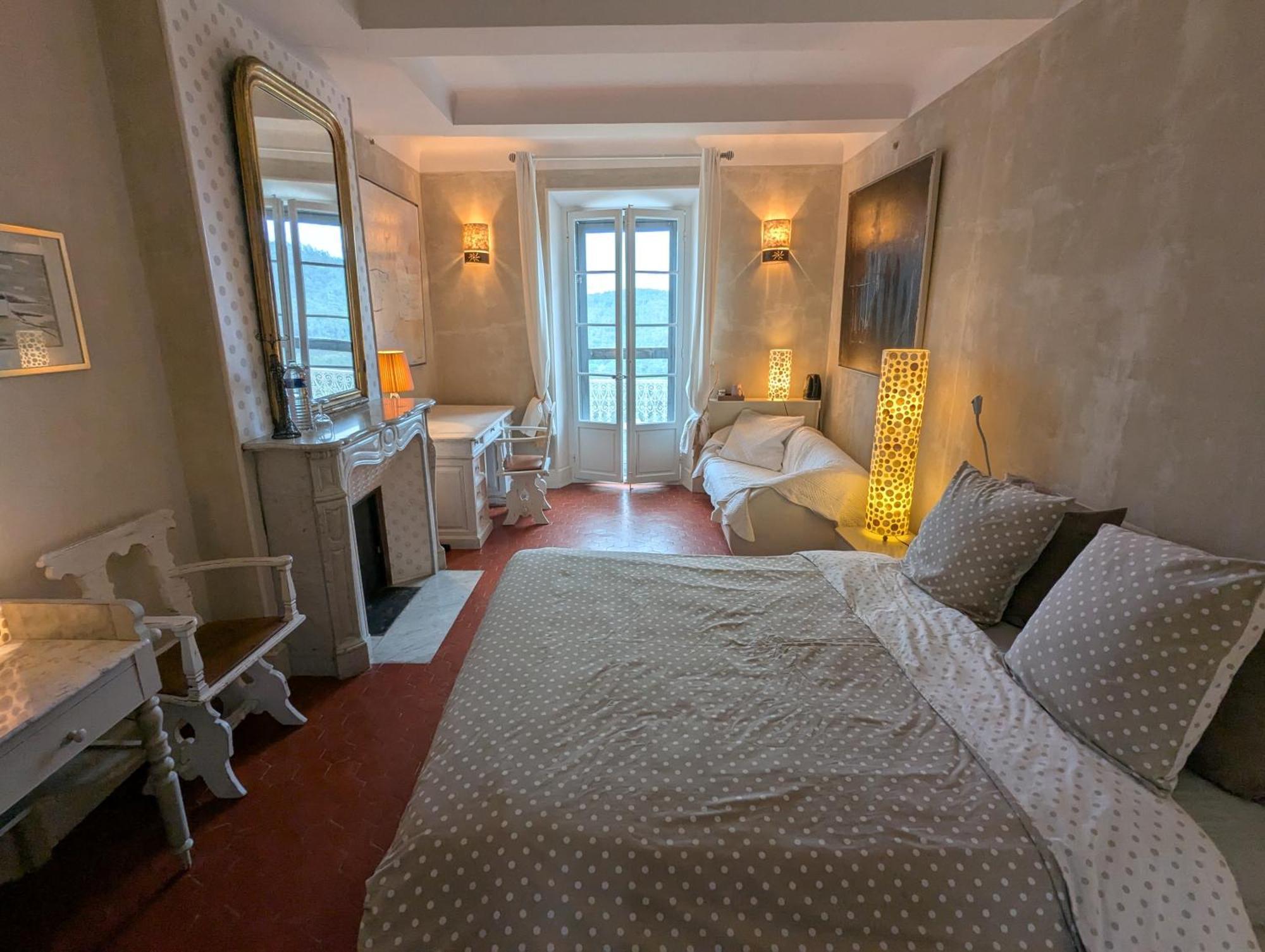Les Chapeliers Bed & Breakfast Claviers Екстериор снимка